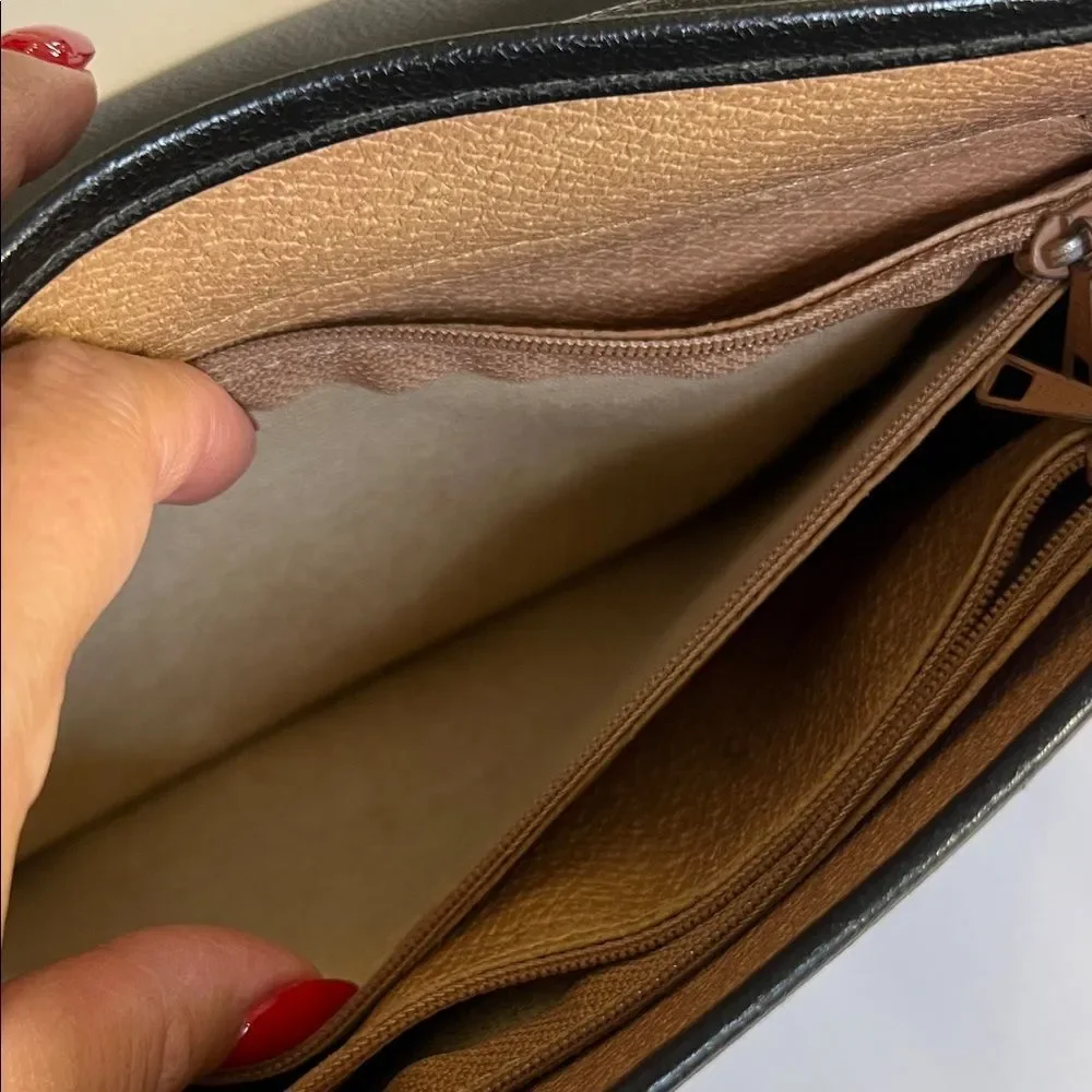 Vintage Courrages Black Leather Women's Crossbody Bag